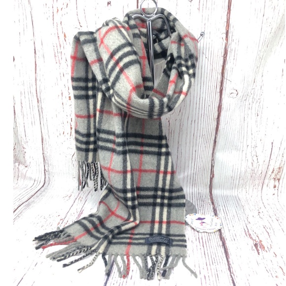 Burberrys London Scraf - Picture 4 of 8